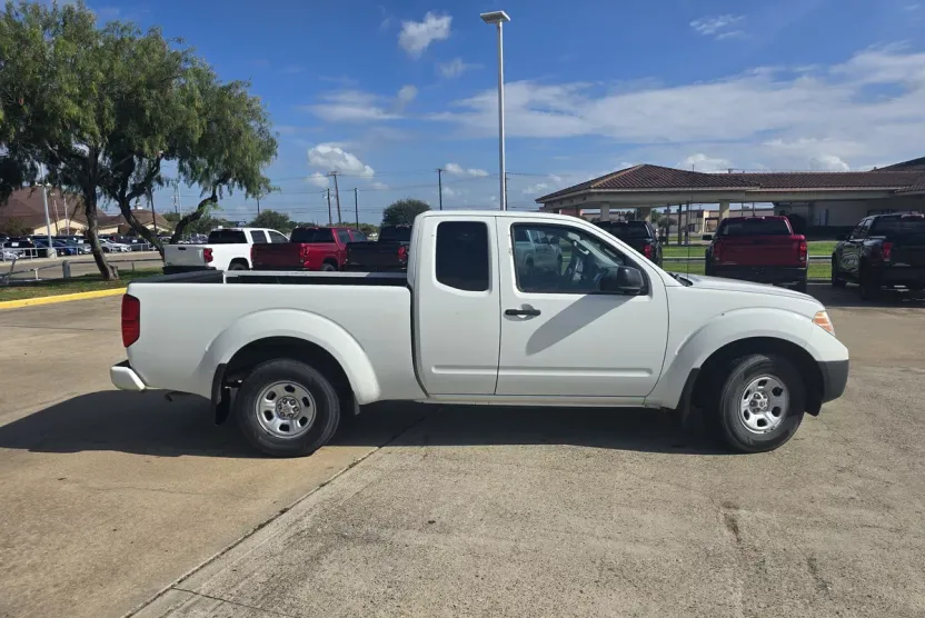 2017 Nissan Frontier S photo 1
