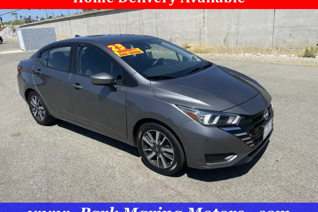 2023 Nissan Versa SV photo 1