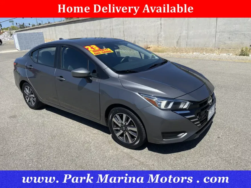 2023 Nissan Versa SV photo 1