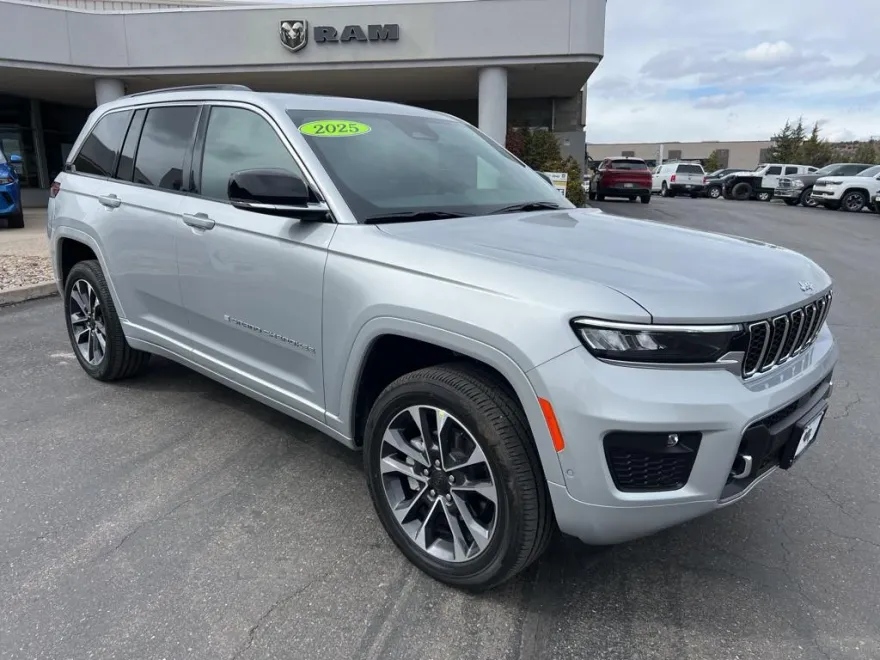 2025 Jeep Grand Cherokee Overland photo 1