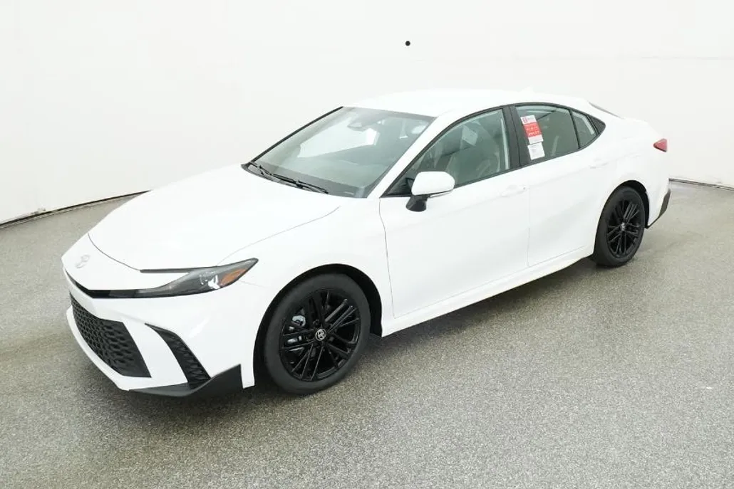 2026 Toyota Camry SE photo 1