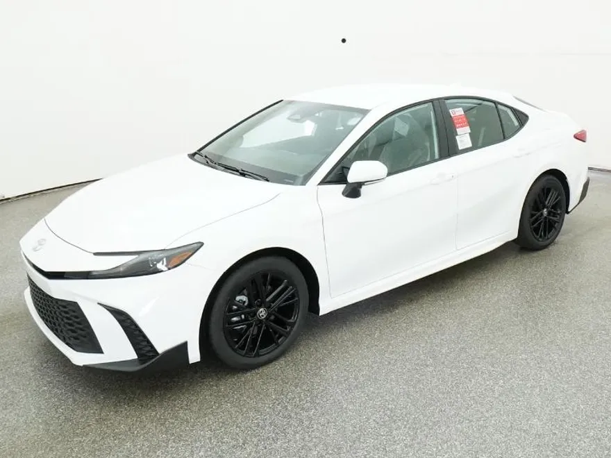 2026 Toyota Camry SE photo 1