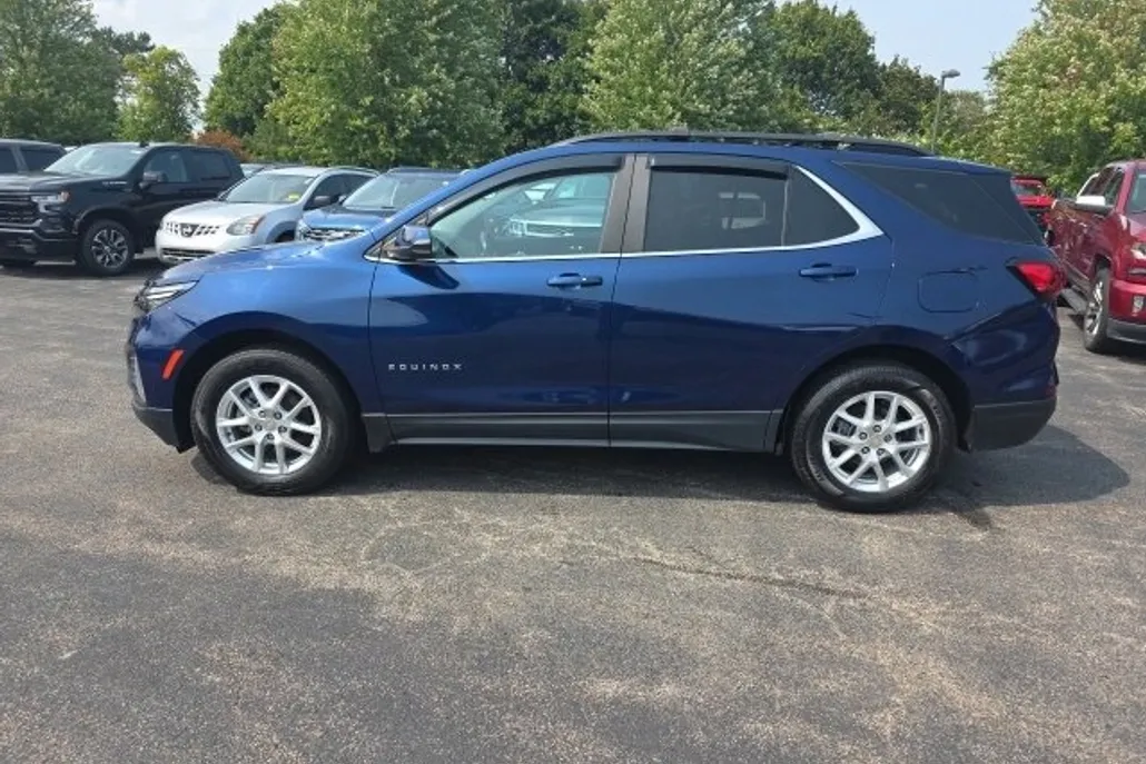 2022 Chevrolet Equinox LT photo 1