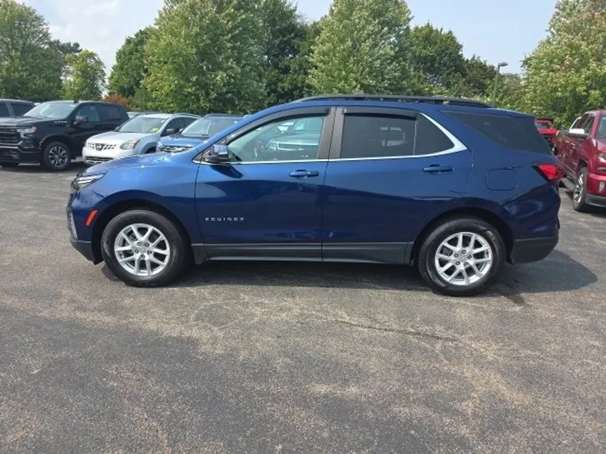 2022 Chevrolet Equinox LT photo 1