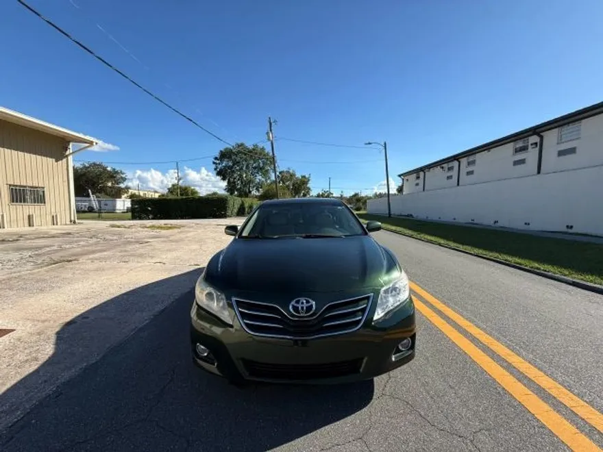 2011 Toyota Camry XLE photo 1