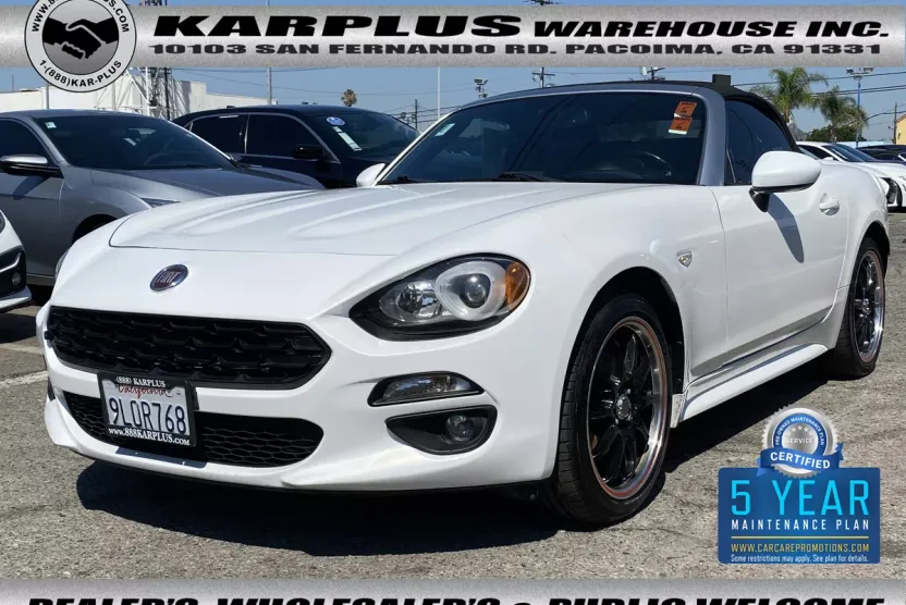 2017 Fiat 124 Spider Lusso photo 1