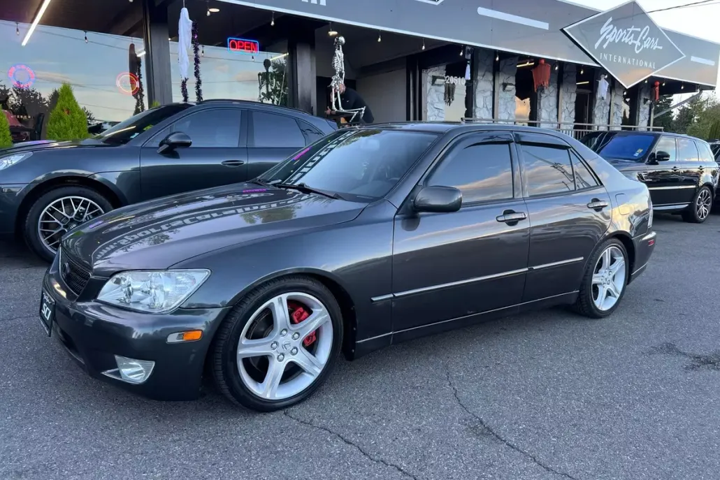 2002 Lexus IS 300 photo 1