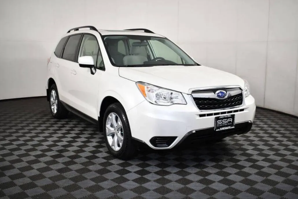 2015 Subaru Forester 2.5i Premium photo 1