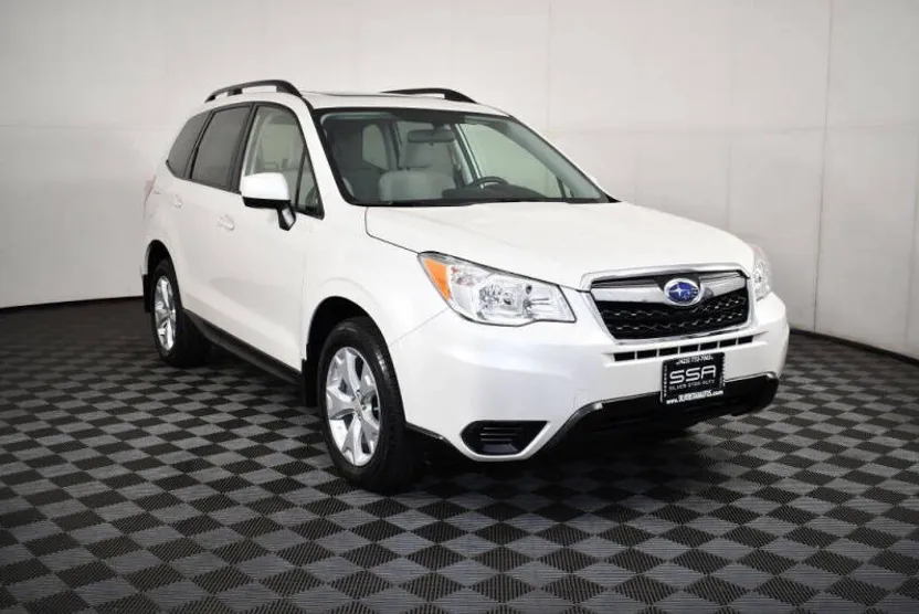 2015 Subaru Forester 2.5i Premium photo 1