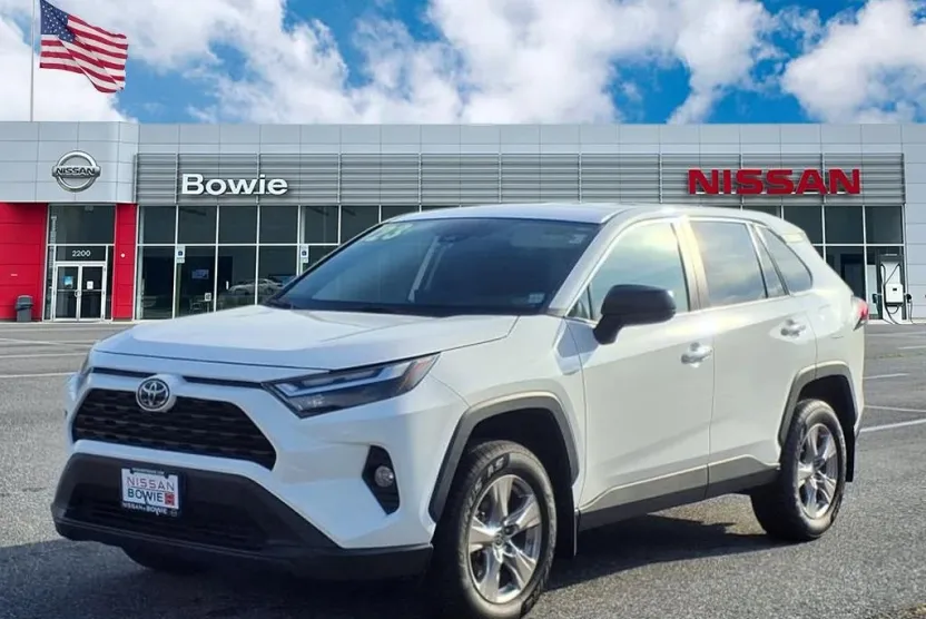 2023 Toyota RAV4 LE photo 1