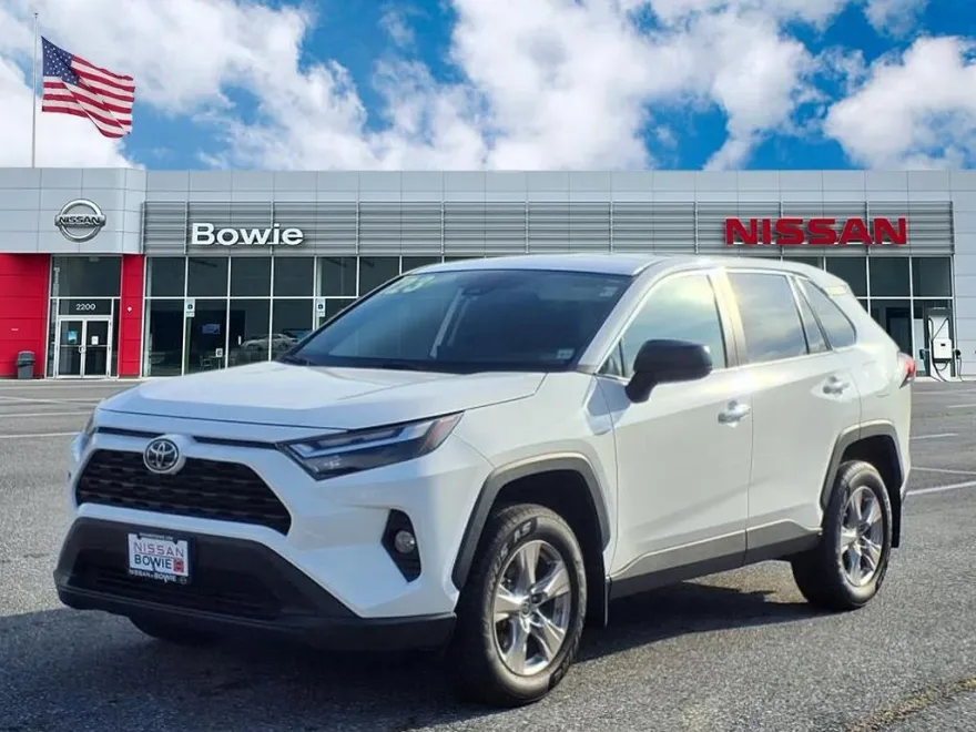 2023 Toyota RAV4 LE photo 1