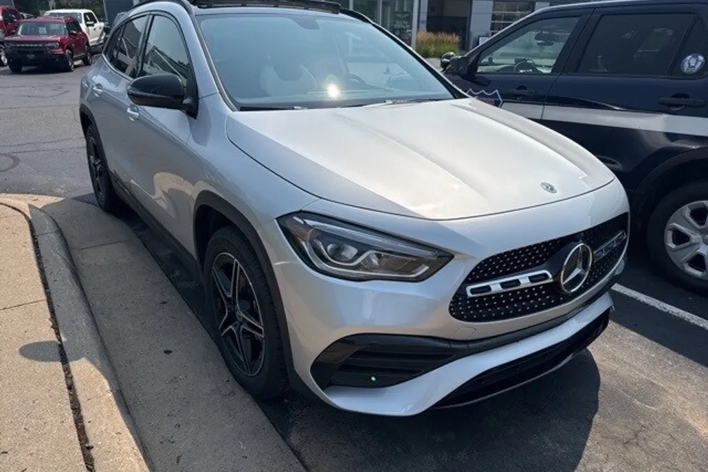2021 Mercedes Benz GLA 250 4MATIC photo 1