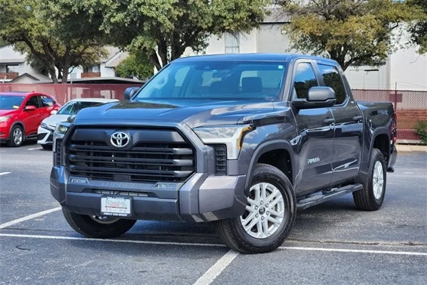 2024 Toyota Tundra SR5 photo 1