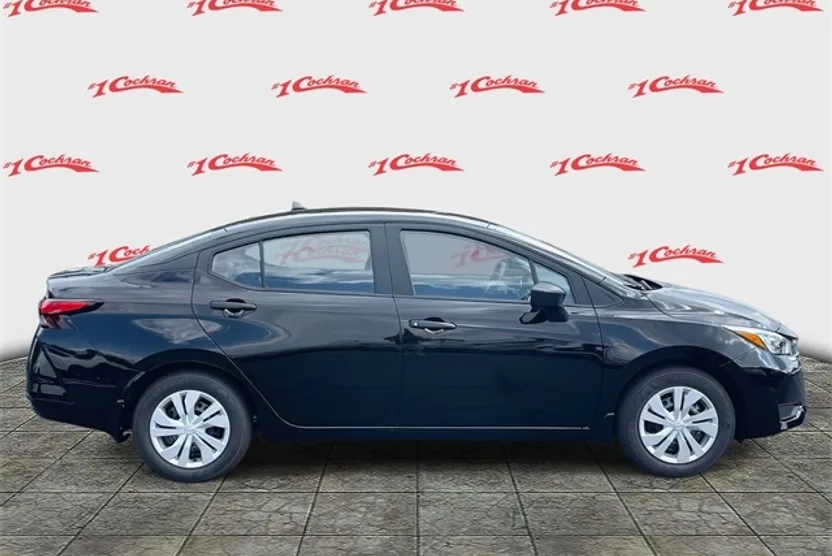 2025 Nissan Versa 1.6 S photo 1