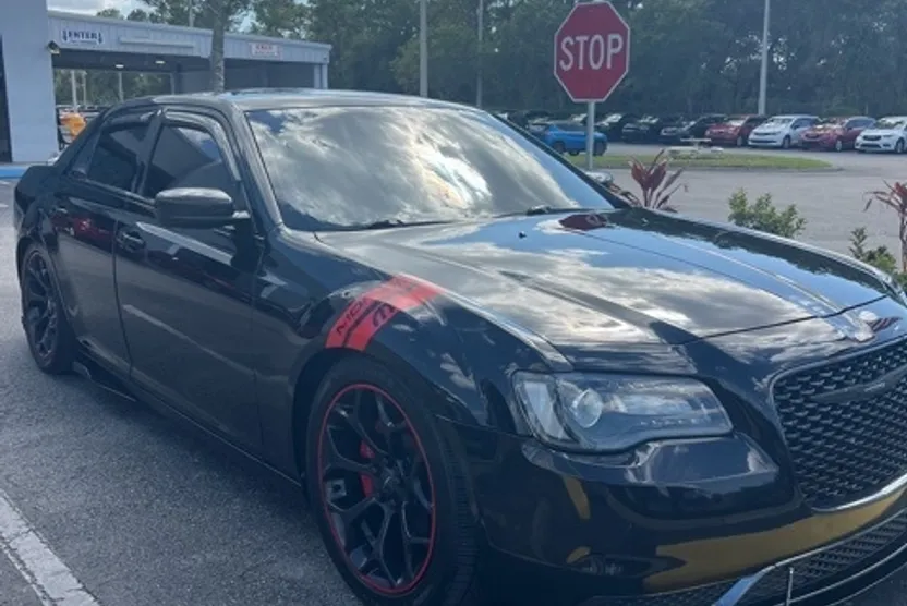 2019 Chrysler 300 Touring photo 1