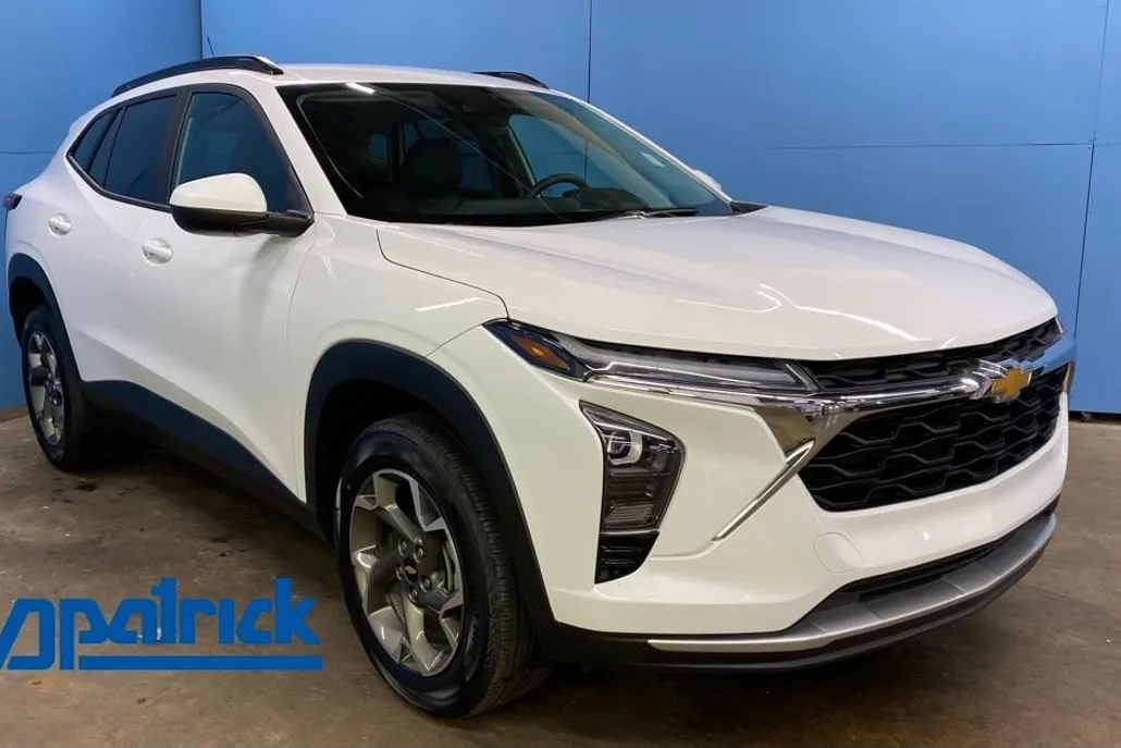 2024 Chevrolet Trax LT photo 1