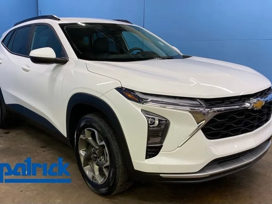 2024 Chevrolet Trax LT photo 1