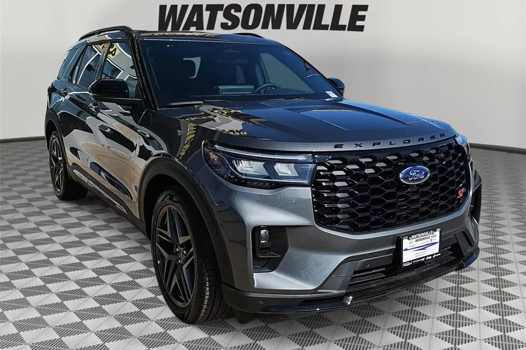 2025 Ford Explorer ST photo 1