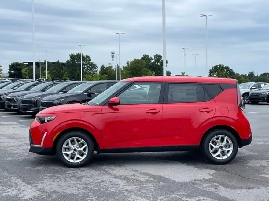 2025 Kia Soul S photo 1