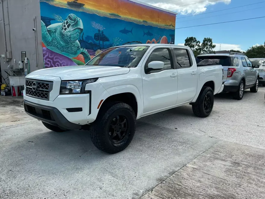 2022 Nissan Frontier SV photo 1