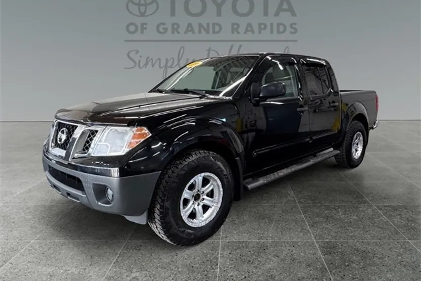 2011 Nissan Frontier S photo 1