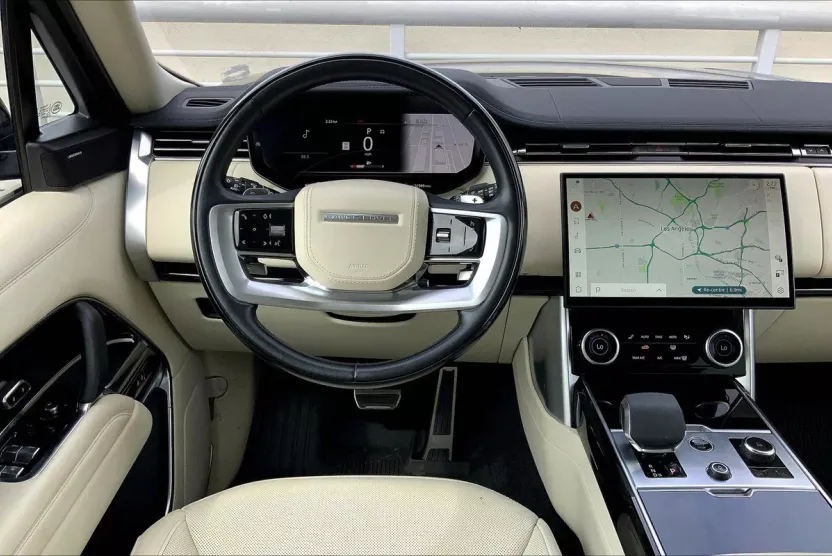 2023 Land Rover Range Rover SE photo 1