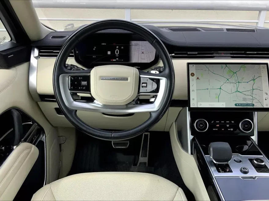 2023 Land Rover Range Rover SE photo 1