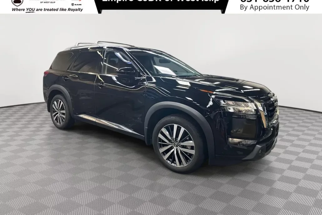 2022 Nissan Pathfinder Platinum photo 1