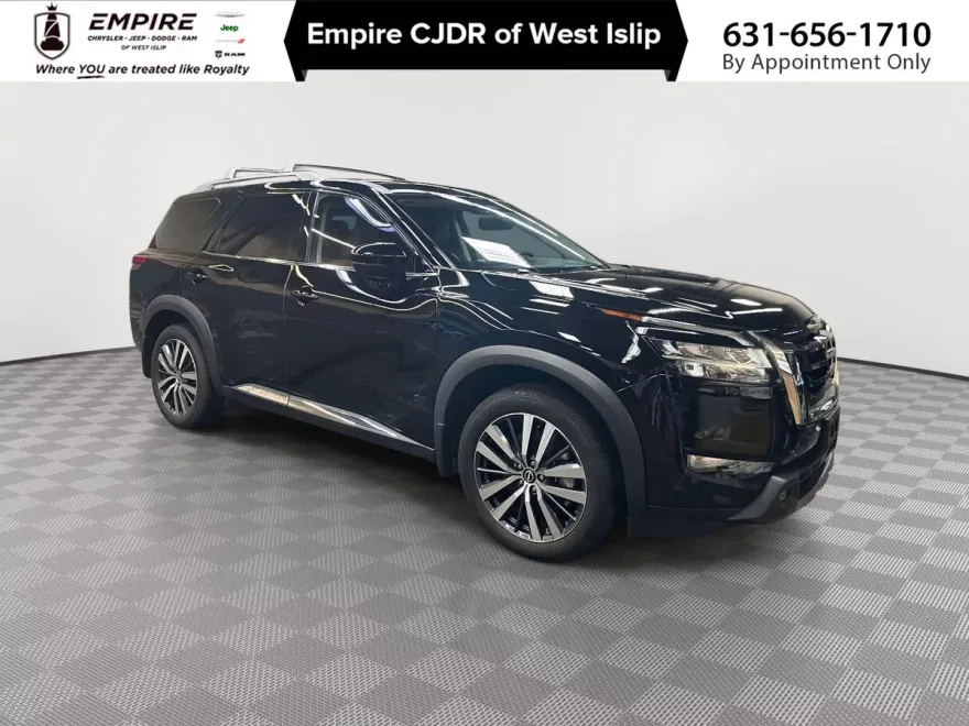 2022 Nissan Pathfinder Platinum photo 1
