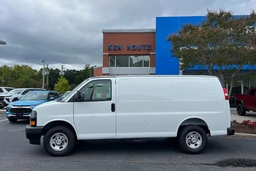 2025 Chevrolet Express Cargo 2500 photo 1