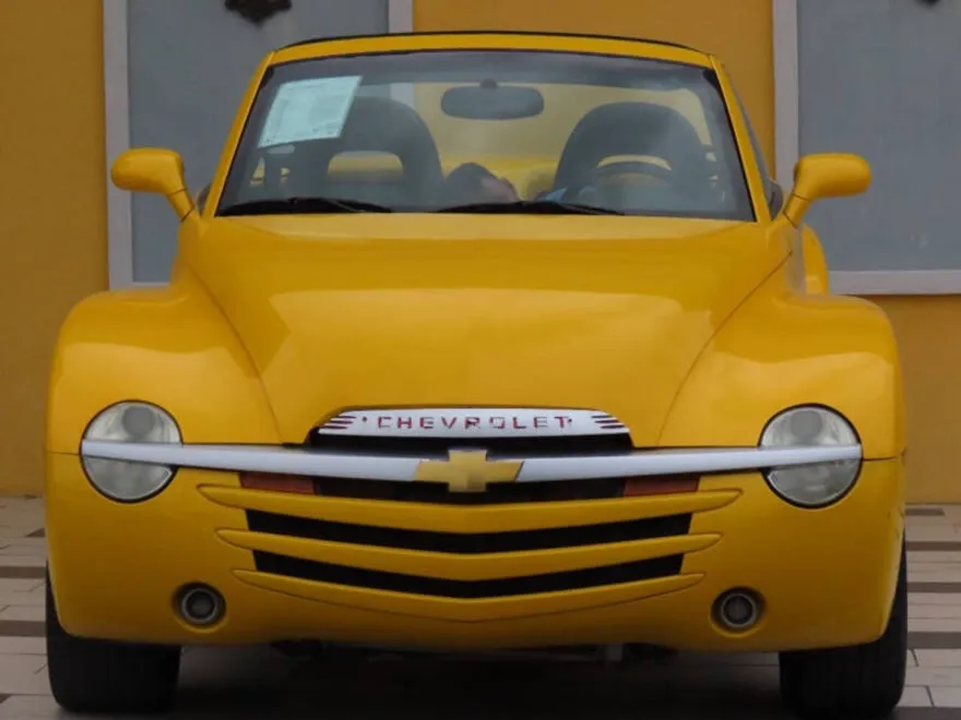 2004 Chevrolet SSR photo 1