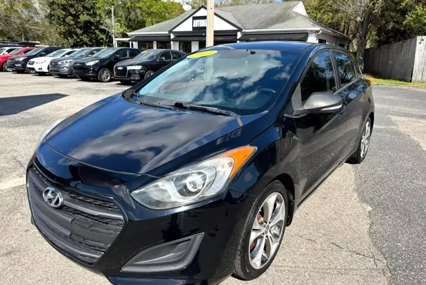 2017 Hyundai Elantra GT photo 1