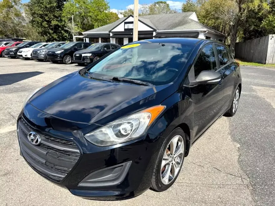 2017 Hyundai Elantra GT photo 1