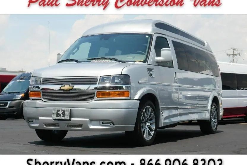 2022 Chevrolet Express Cargo photo 1