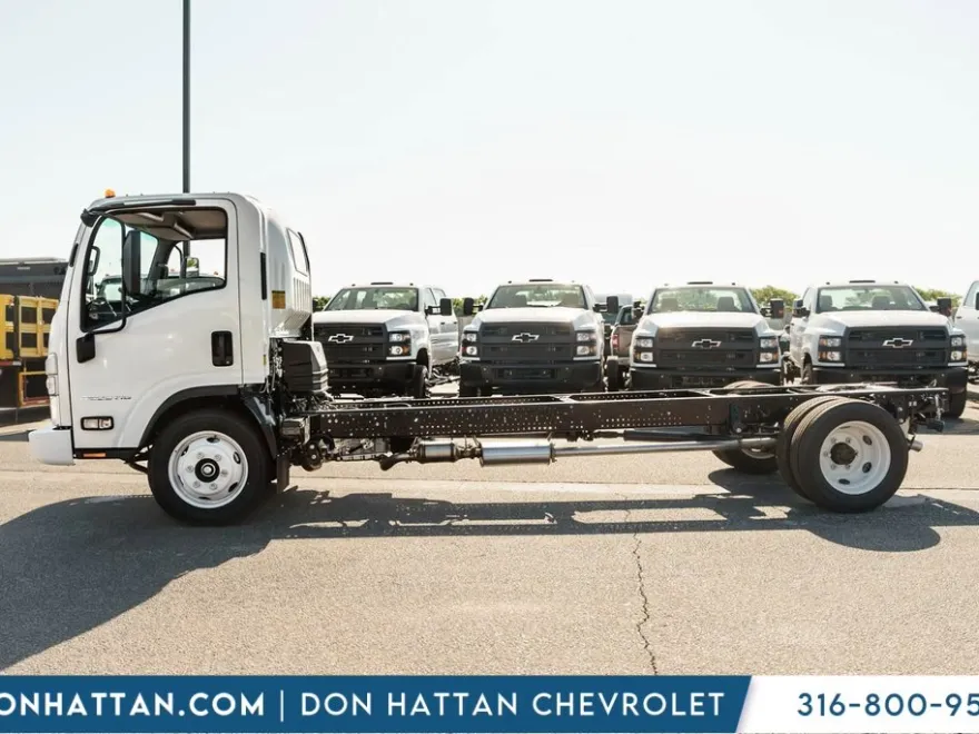 2025 Chevrolet Silverado 4500HD photo 1