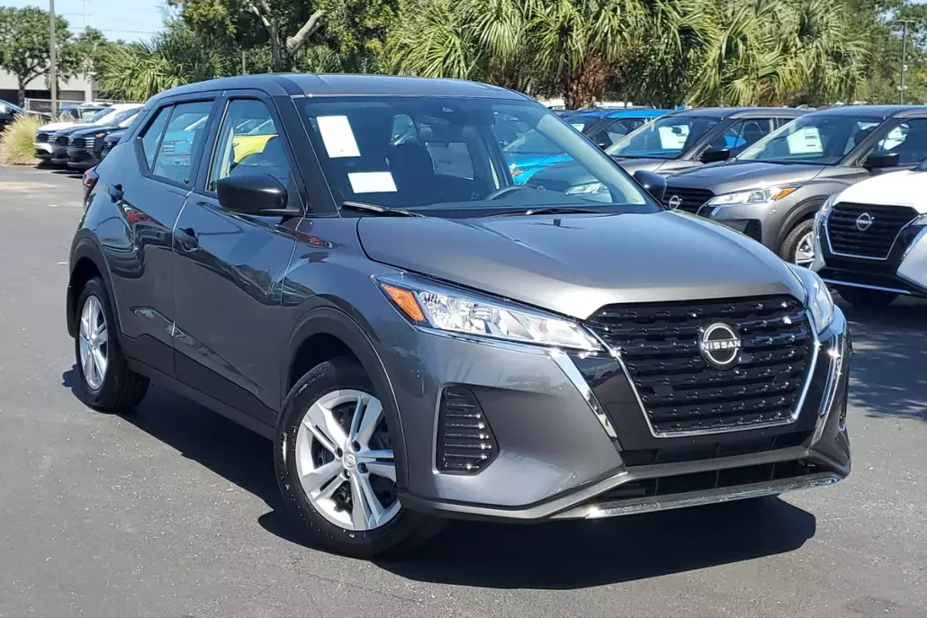 2025 Nissan Kicks Play S photo 1