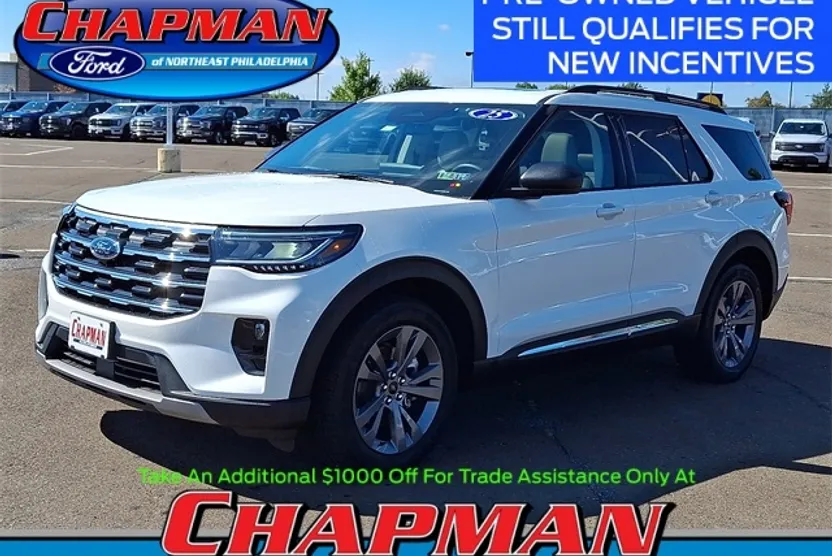 2025 Ford Explorer photo 1