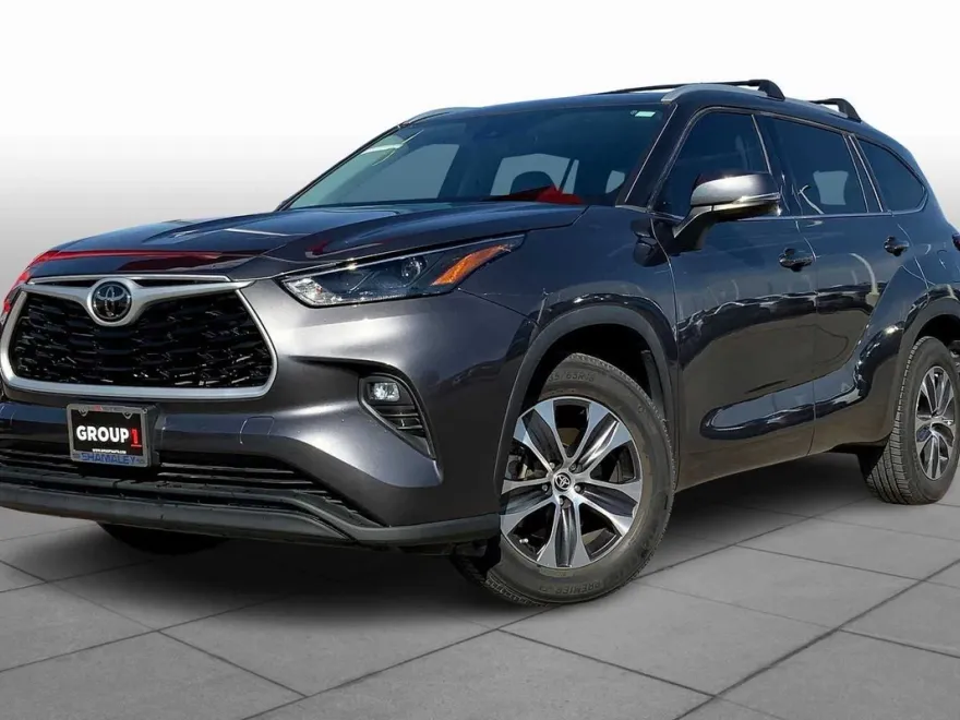 2022 Toyota Highlander XLE photo 1