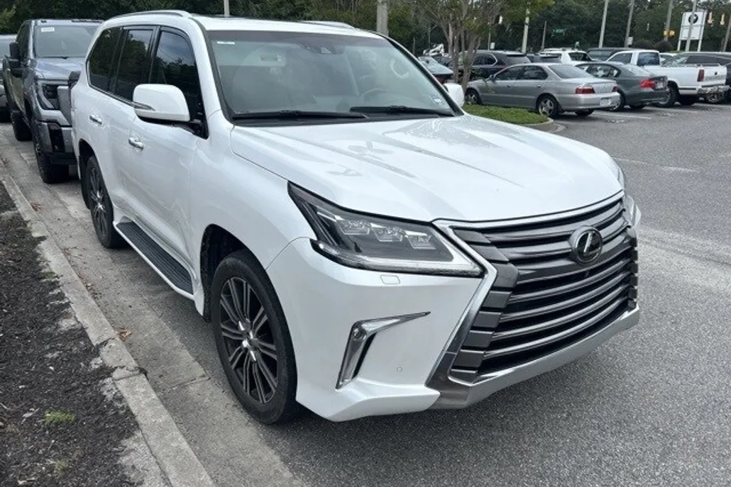 2021 Lexus LX 570 photo 1