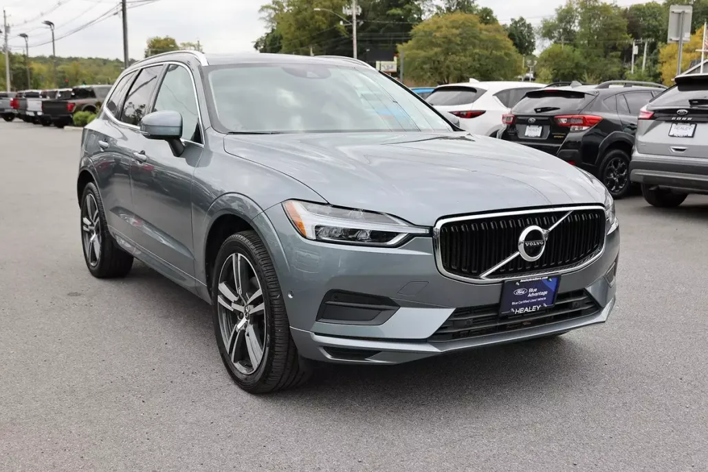 2019 Volvo XC60 T5 Momentum photo 1
