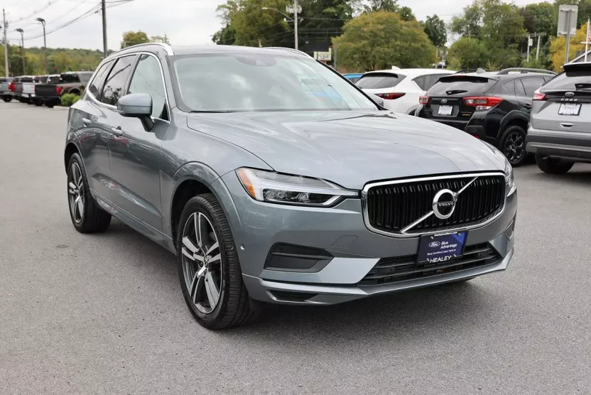 2019 Volvo XC60 T5 Momentum photo 1