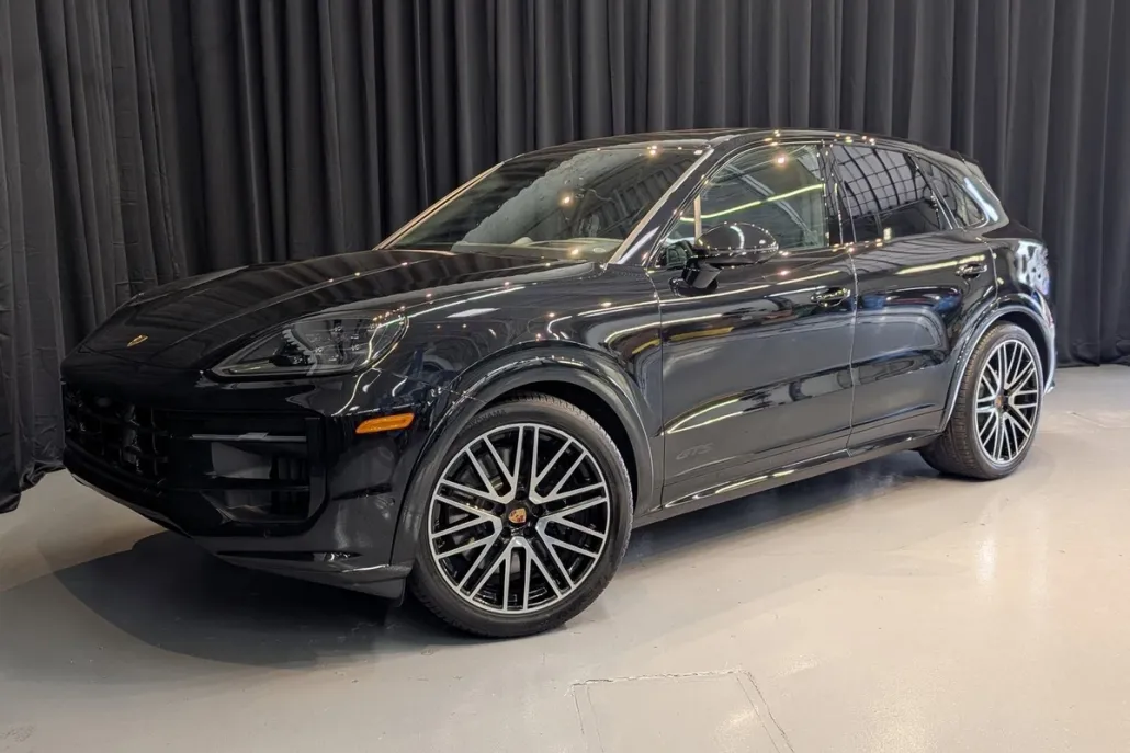 2025 Porsche Cayenne GTS photo 1