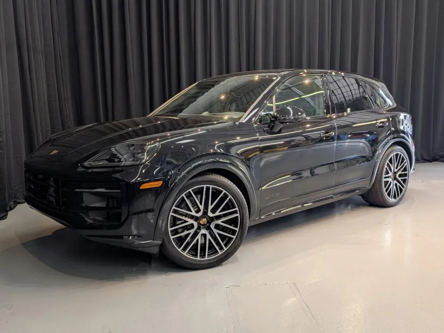 2025 Porsche Cayenne GTS photo 1