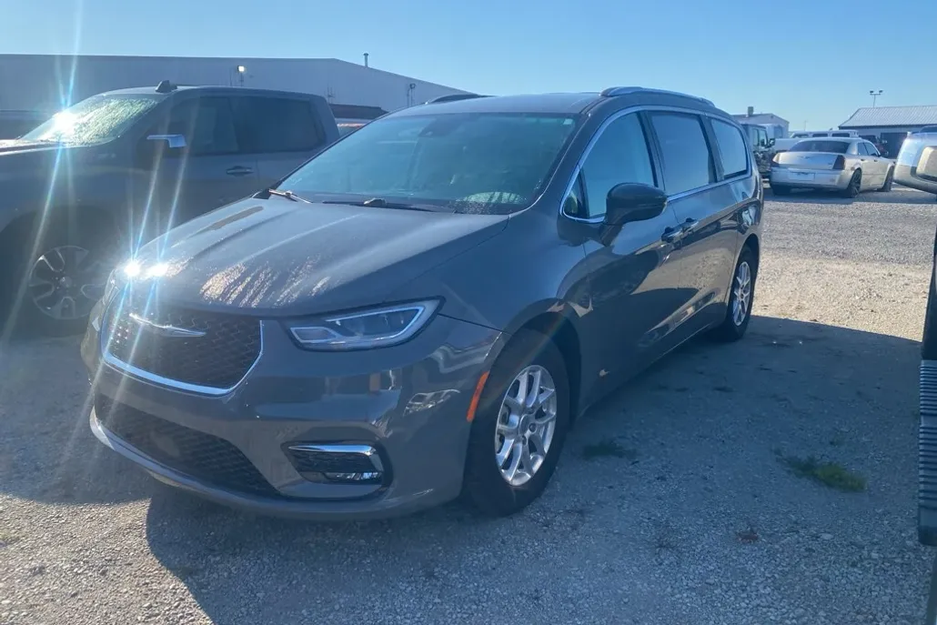 2021 Chrysler Pacifica Touring L photo 1