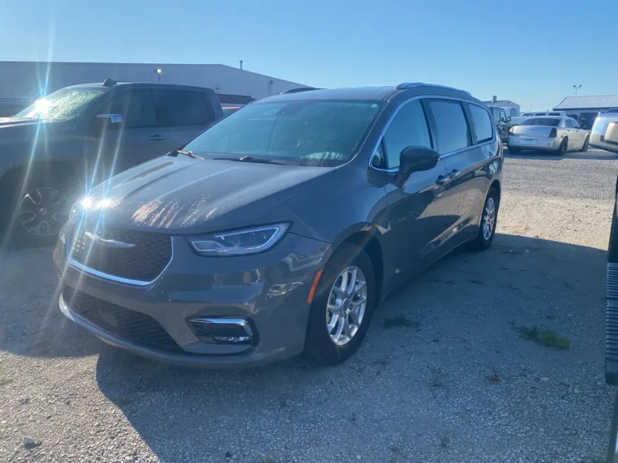 2021 Chrysler Pacifica Touring L photo 1