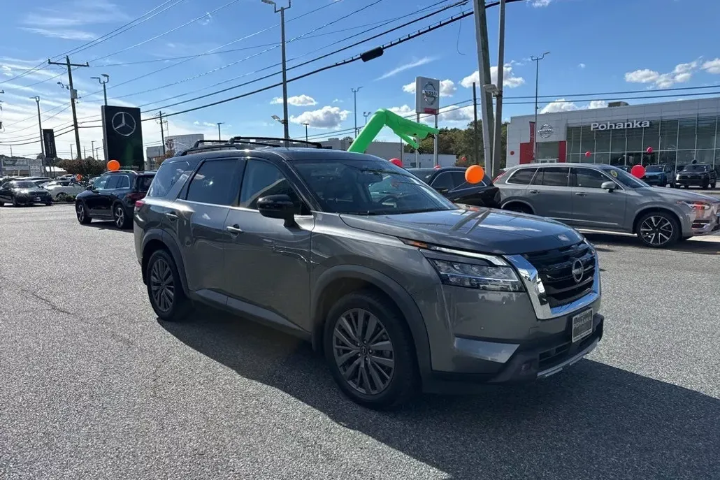 2022 Nissan Pathfinder SL photo 1