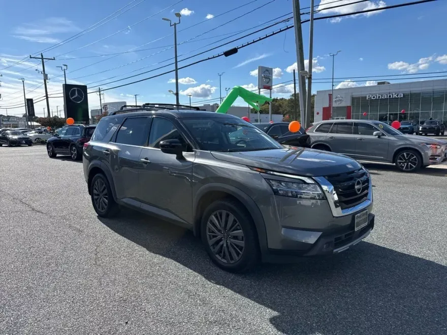 2022 Nissan Pathfinder SL photo 1