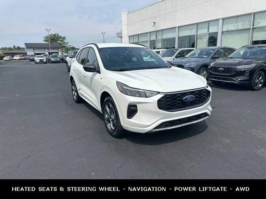 2024 Ford Escape ST-Line photo 1