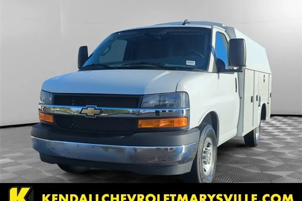 2024 Chevrolet Express Cutaway 3500 photo 1
