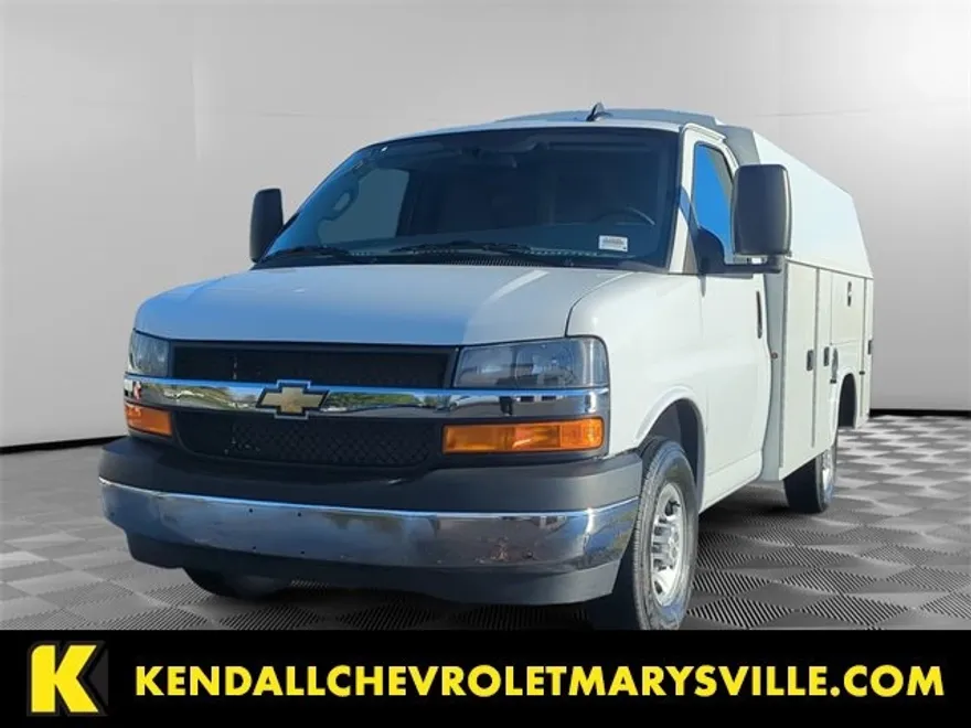 2024 Chevrolet Express Cutaway 3500 photo 1